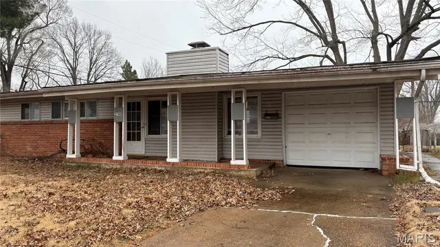 $99,900 | 2740 Holiday Hill, Florissant, MO 63033