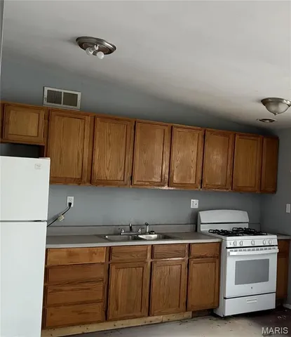 $99,900 | 2740 Holiday Hill, Florissant, MO 63033