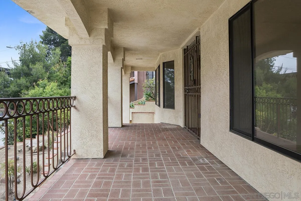 3130 Goldfinch Street San Diego, CA 92103 - Photo 9 of 59 a view of a hallway