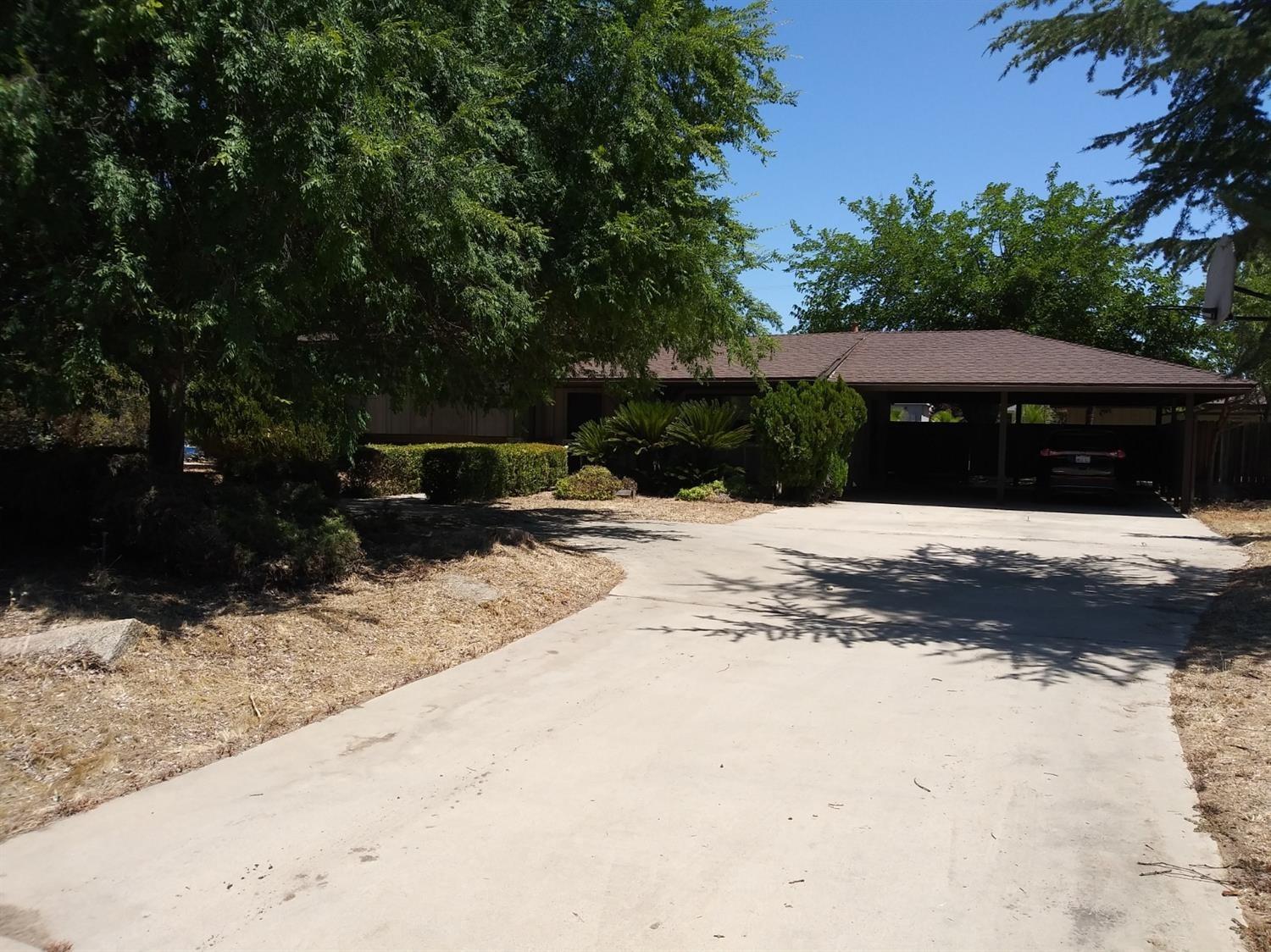 19415 Deane Drive Madera, CA 93638 - Photo 3 of 17