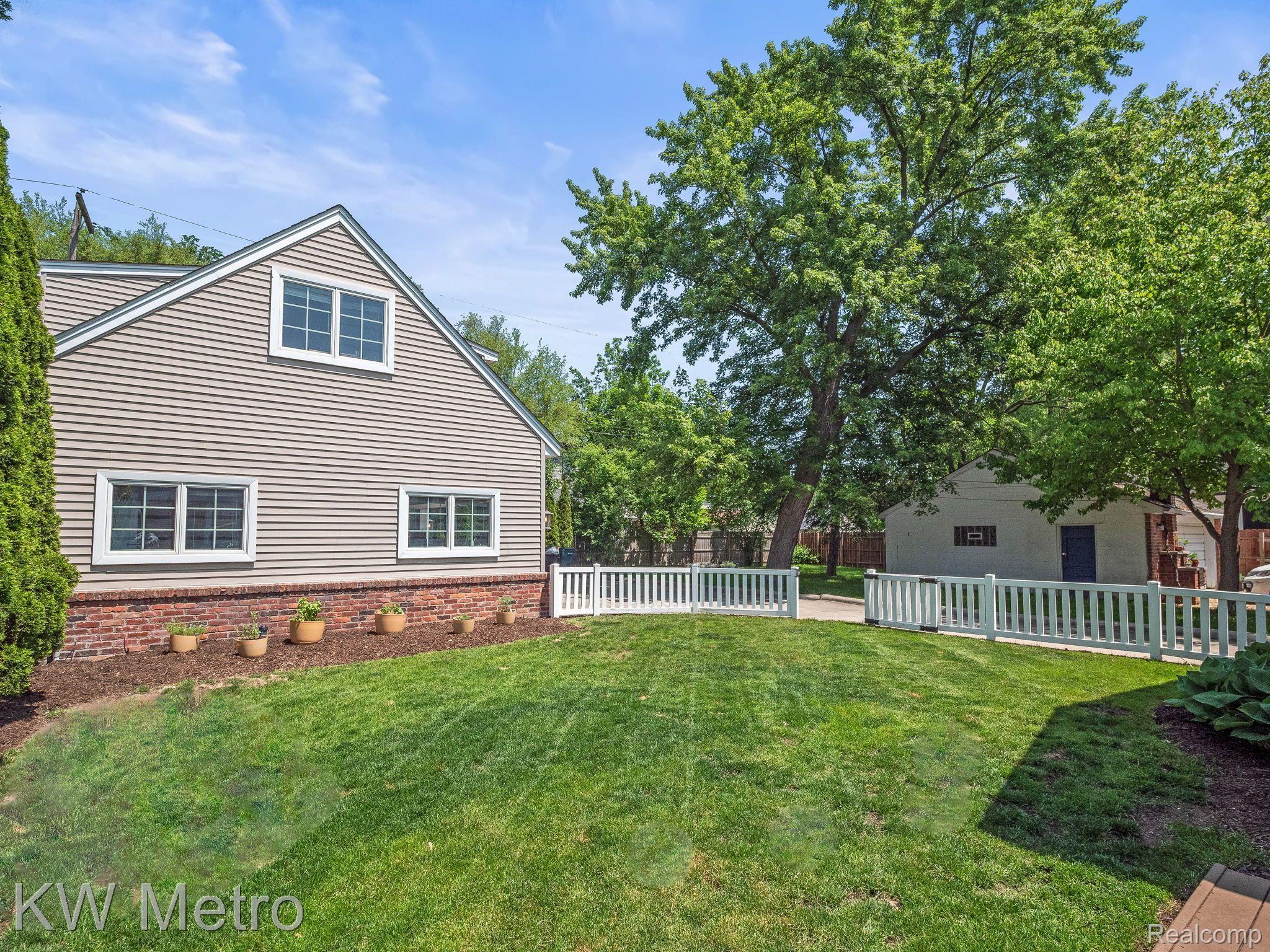 2193 Windemere Road Birmingham, MI 48009 - Photo 8 of 45 Gallery Image 8