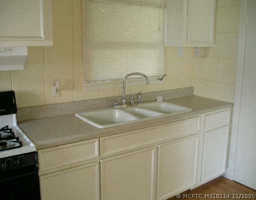 709 Southeast Stypmann Boulevard Stuart, FL 34994 - Photo 6 of 8 Kitchen.