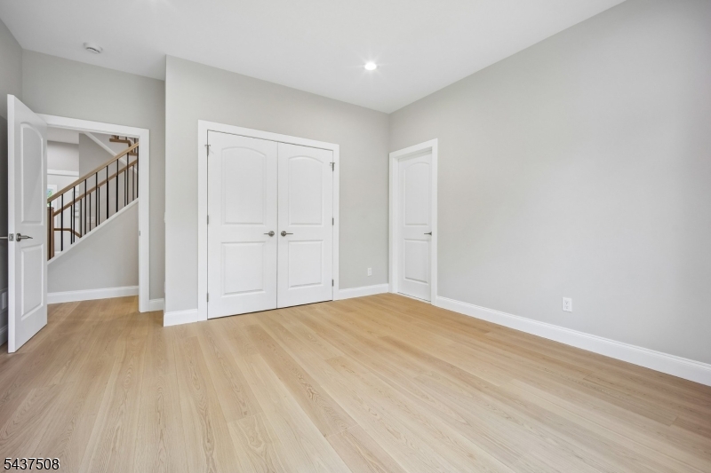 5 Briar Cliff Road Livingston, NJ 07039 - Photo 28 of 49 Gallery Image 28