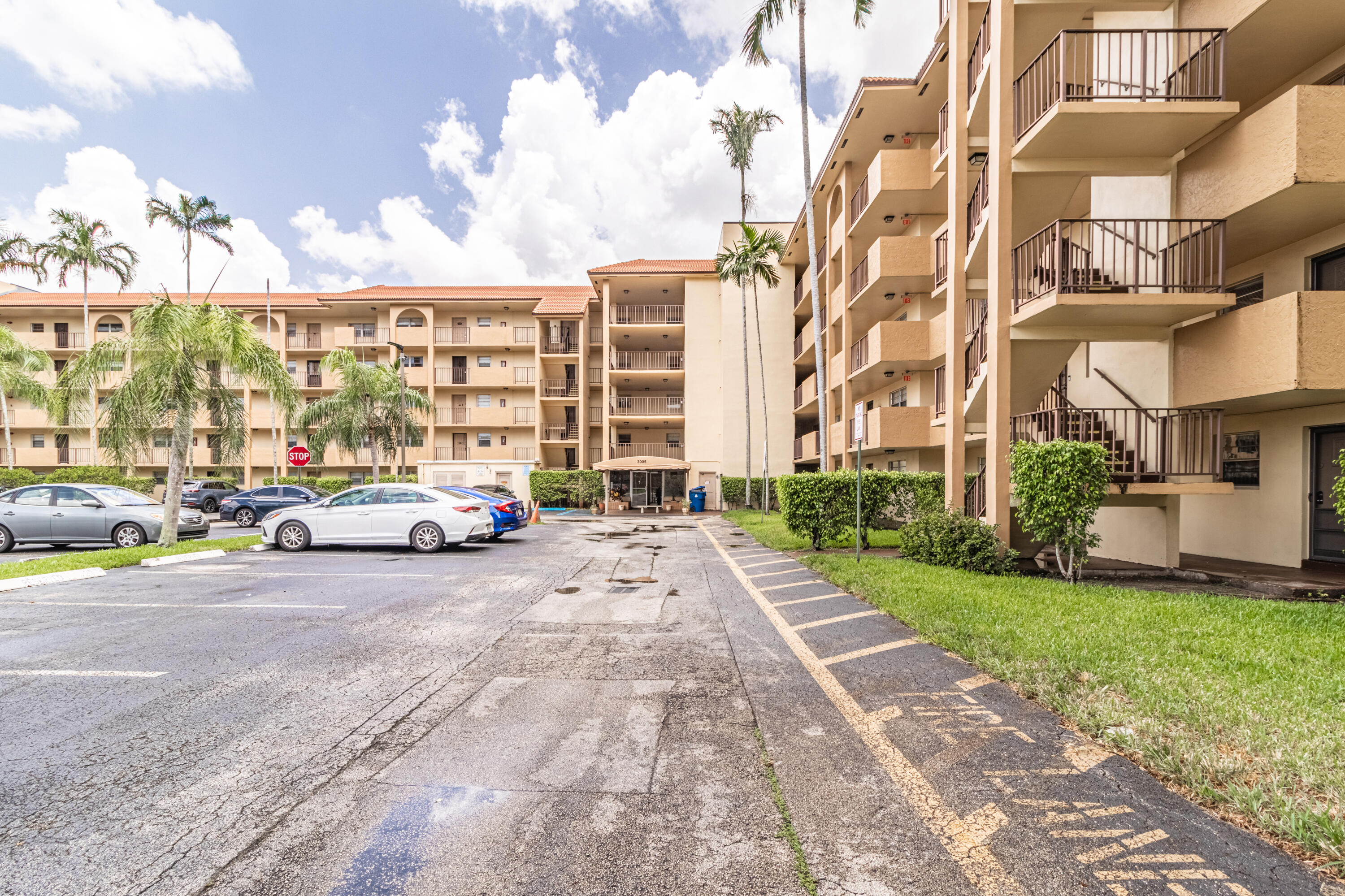 3905 North Nob Hill Road, Unit 103 Sunrise, FL 33351 - Photo 25 of 27 IMG_8423-HDR