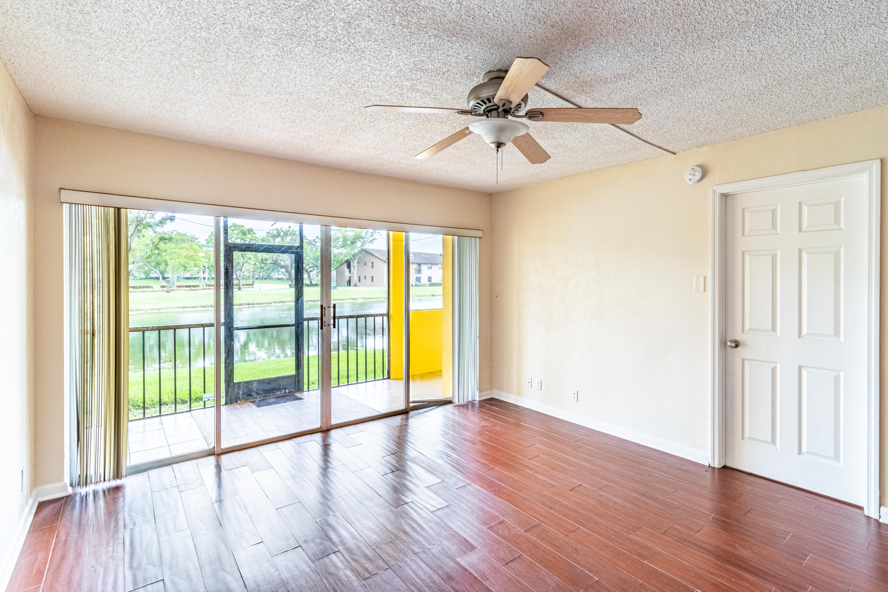 3905 North Nob Hill Road, Unit 103 Sunrise, FL 33351 - Photo 7 of 27 Living Room