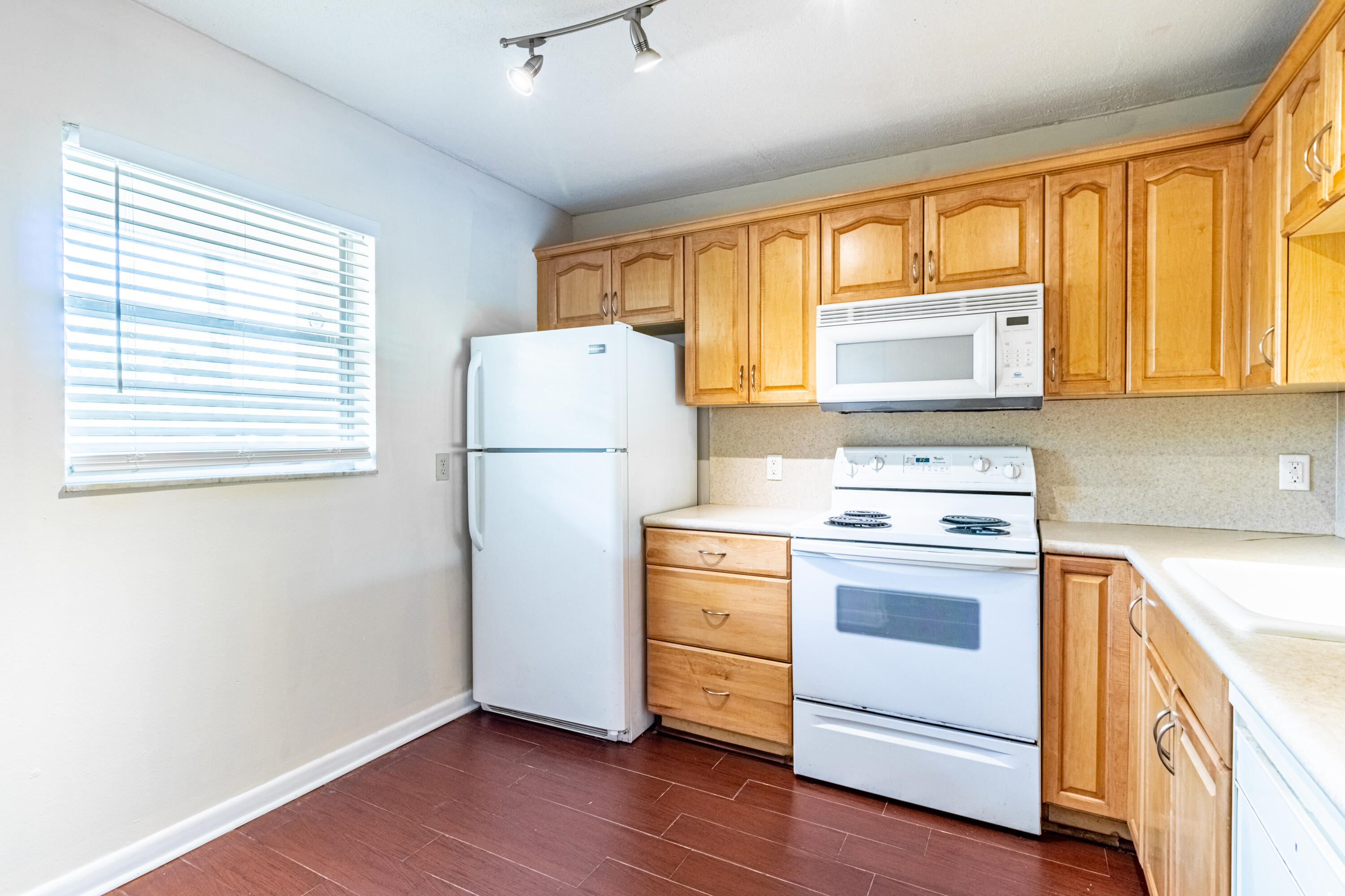 3905 North Nob Hill Road, Unit 103 Sunrise, FL 33351 - Photo 10 of 27 Kitchen