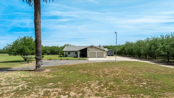 $899,900 | 22082 Oleander Avenue, Manteca, CA 95337