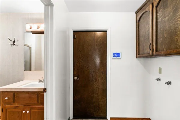 a view of empty room with ceiling fan