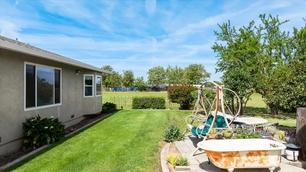 $899,900 | 22082 Oleander Avenue, Manteca, CA 95337