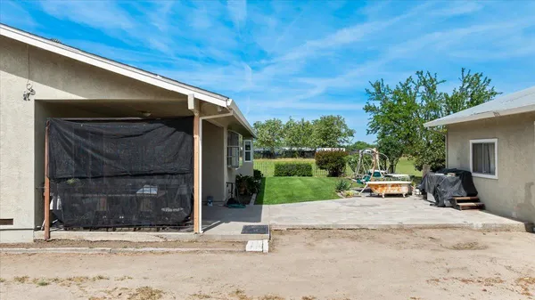 $899,900 | 22082 Oleander Avenue, Manteca, CA 95337