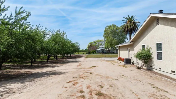 $899,900 | 22082 Oleander Avenue, Manteca, CA 95337