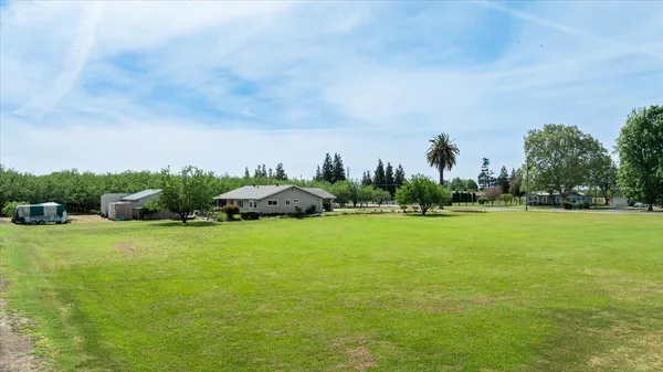 $899,900 | 22082 Oleander Avenue, Manteca, CA 95337