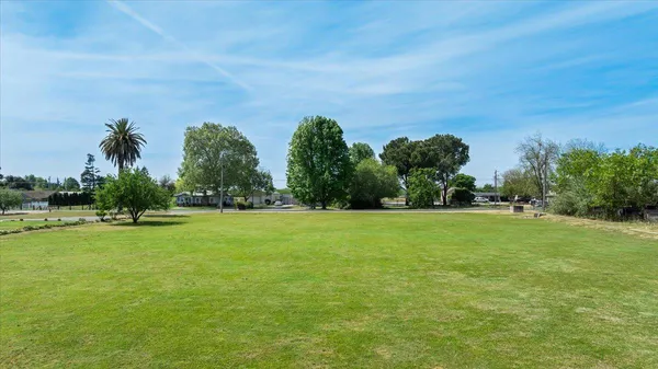 $899,900 | 22082 Oleander Avenue, Manteca, CA 95337