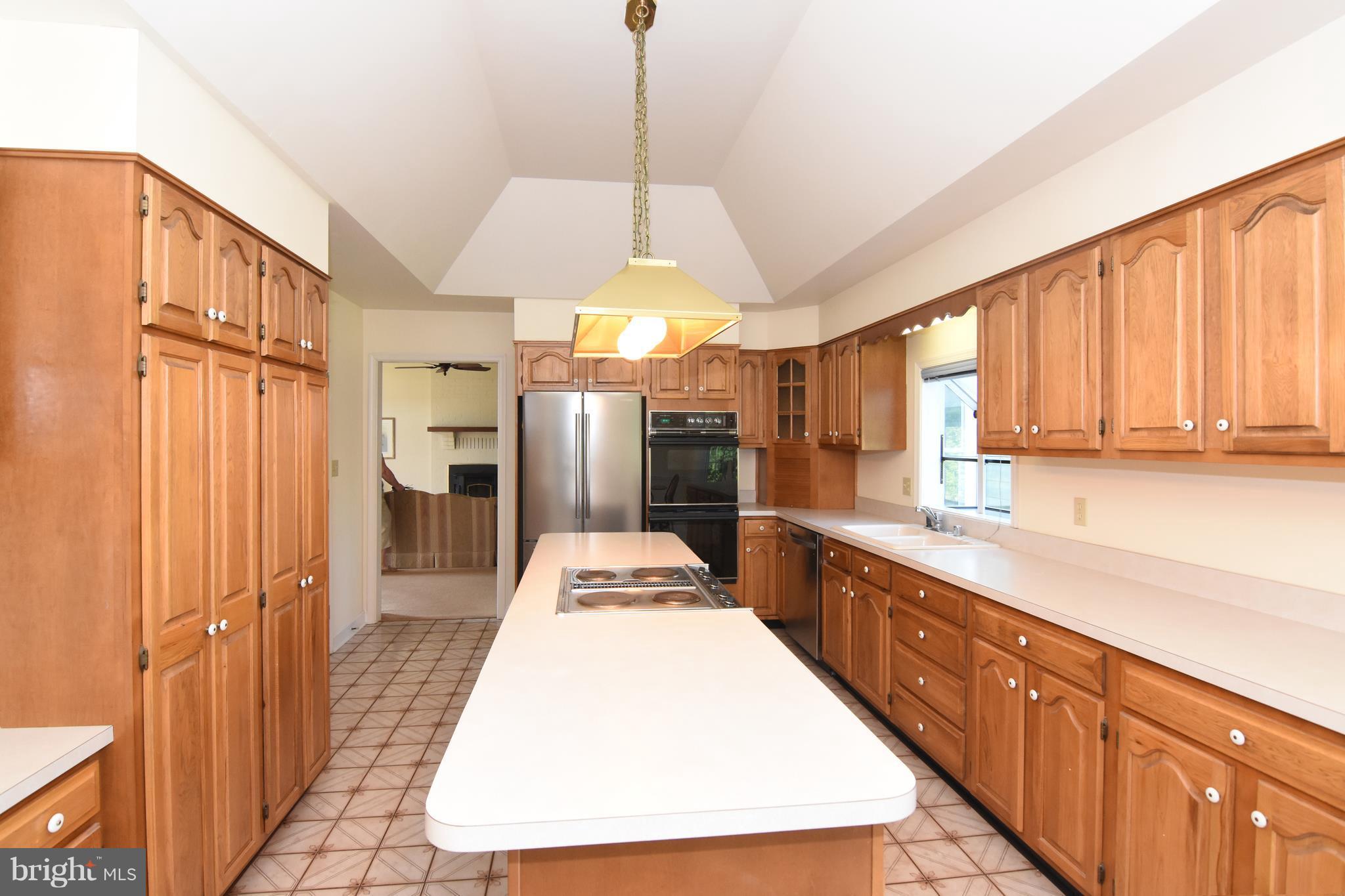 3 Poplar Point Road Edgewater, MD 21037 - Photo 15 of 30 Kitchen with Yards of Counters / Custom Cabinetry