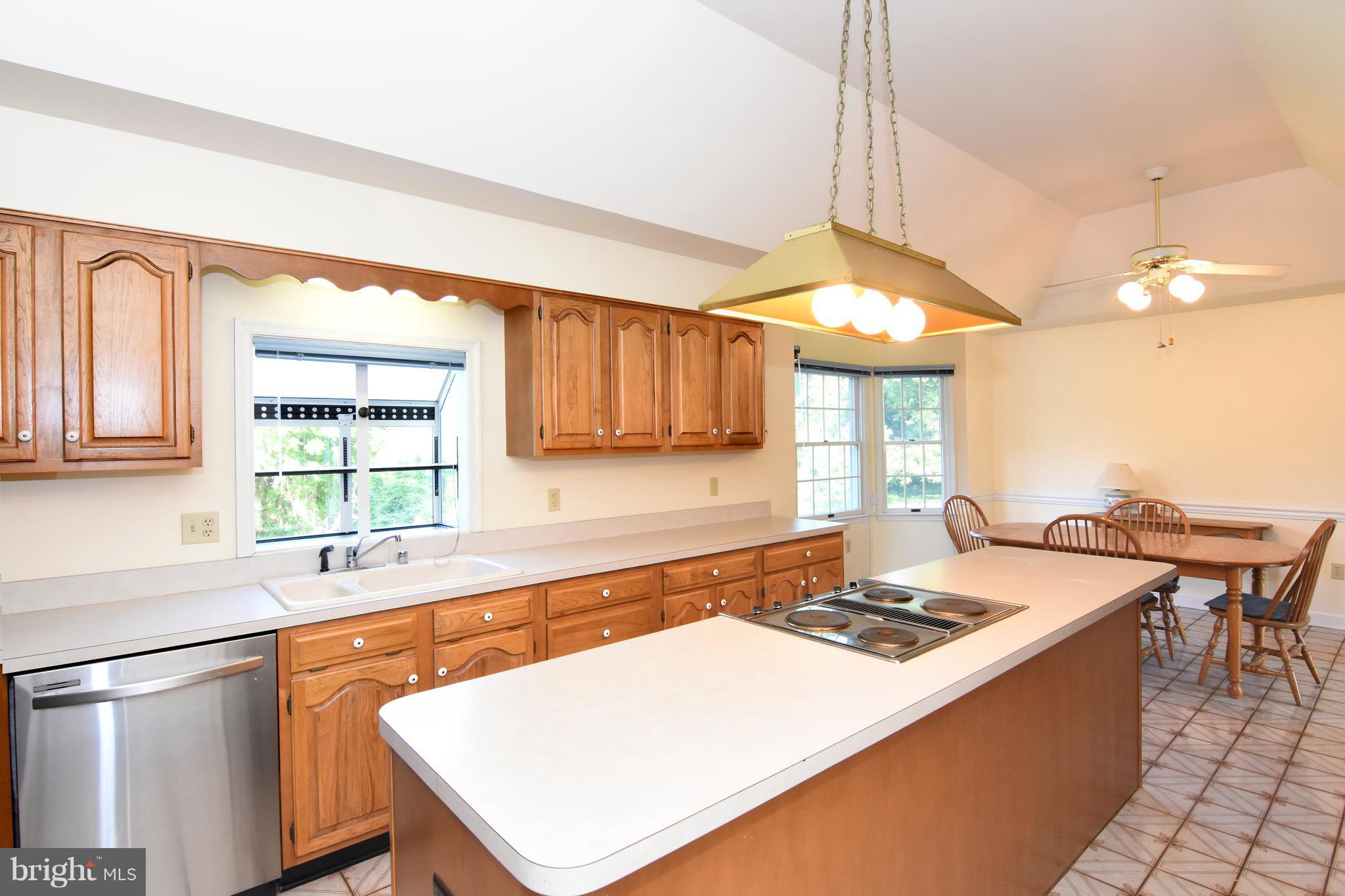 3 Poplar Point Road Edgewater, MD 21037 - Photo 17 of 30 Adjoining Casual Dining Area in Sunny Bay
