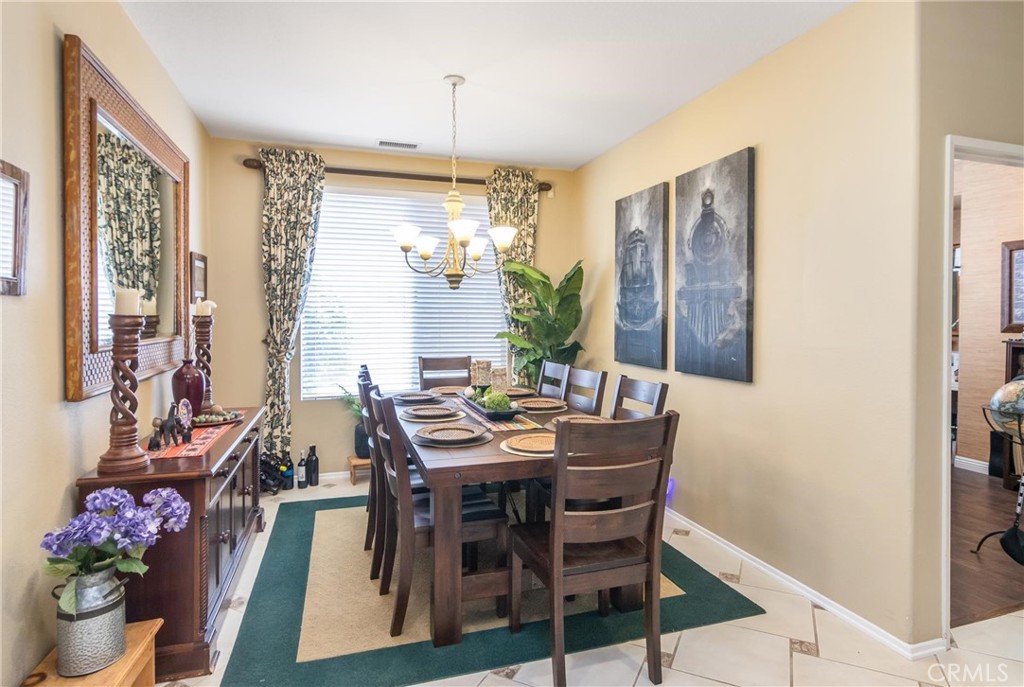 28318 Santa Catarina Road Saugus, CA 91350 - Photo 11 of 32 Dining room