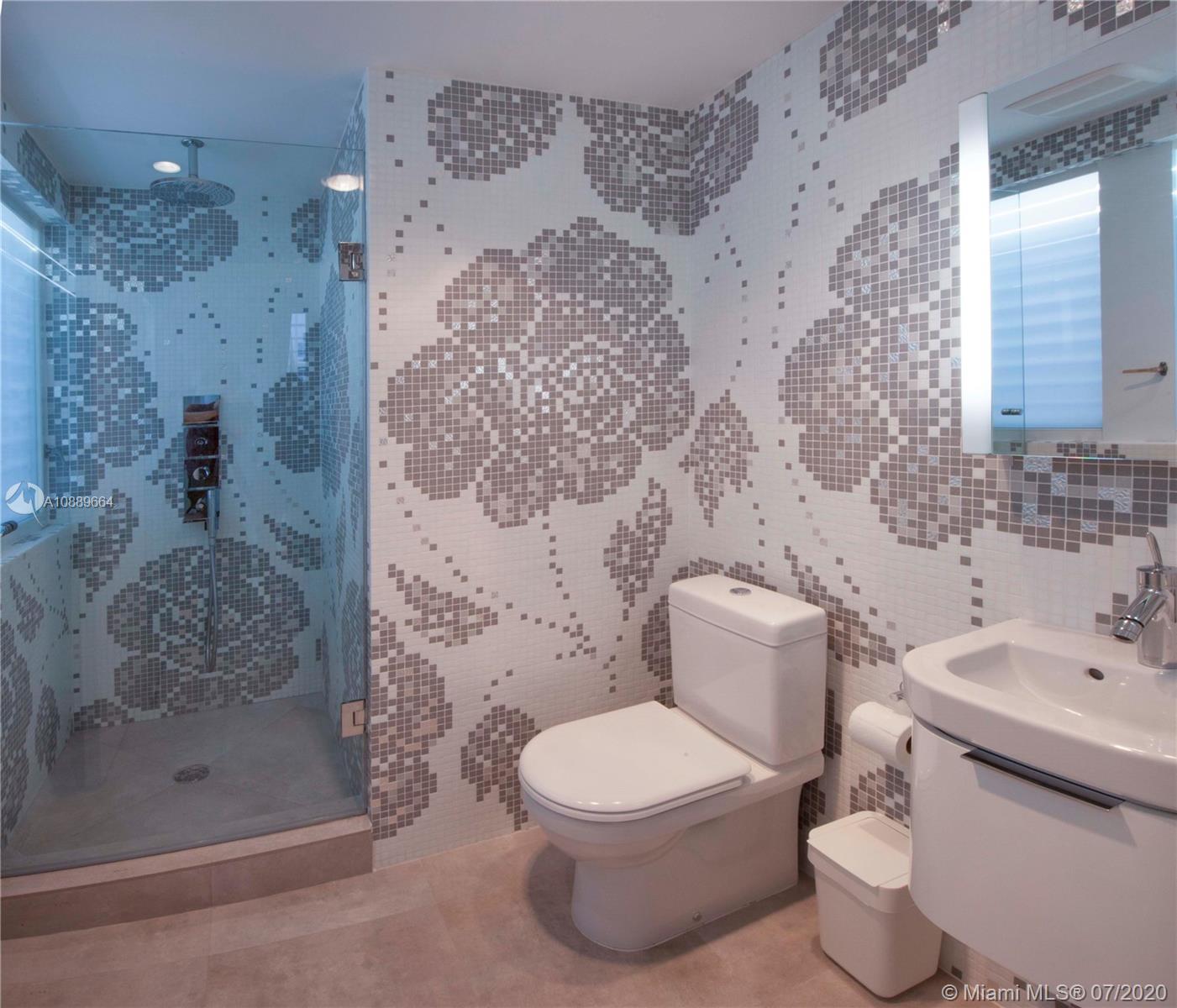 124 11th Street Miami Beach, FL 33139 - Photo 15 of 20