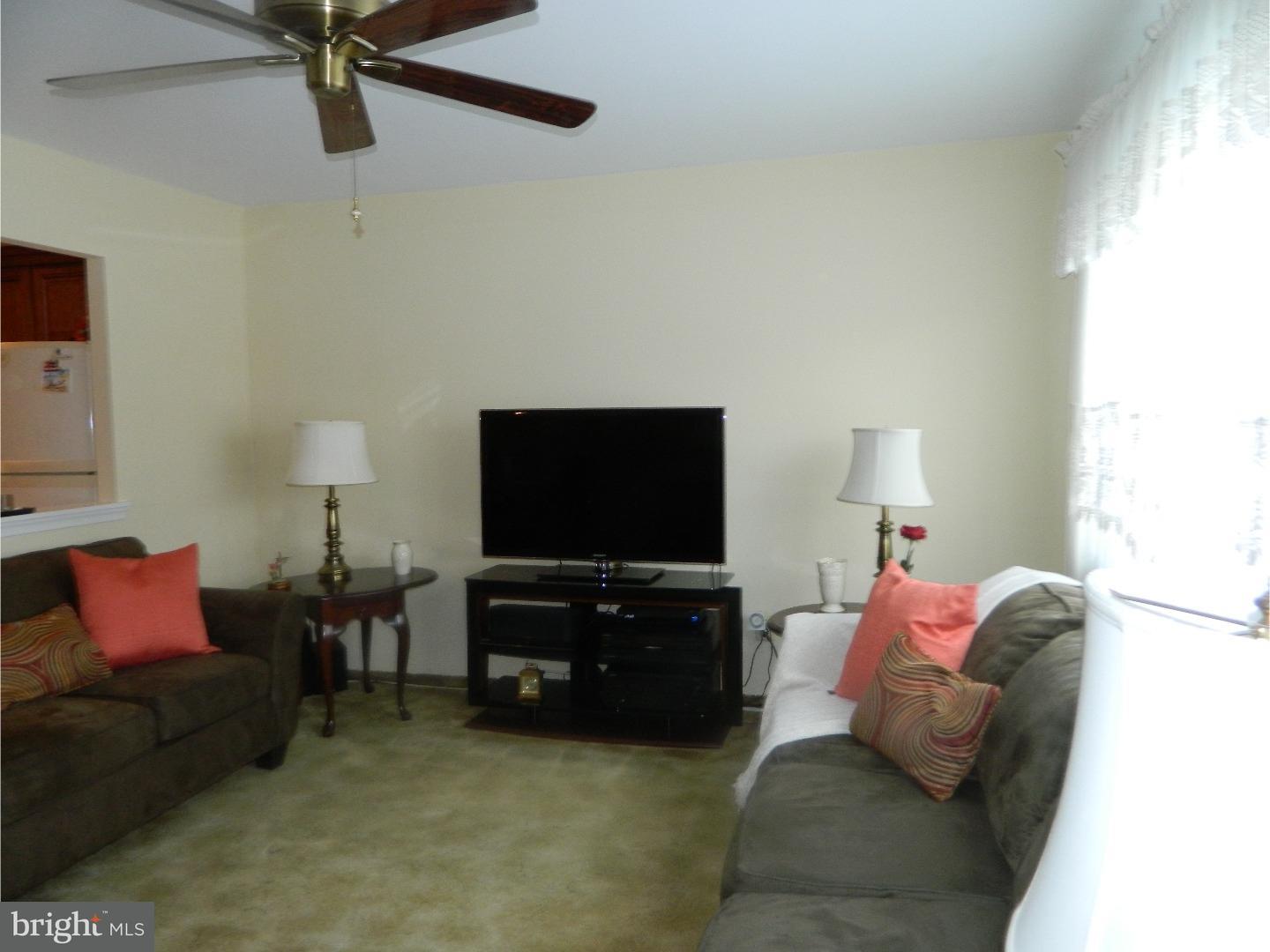 10828 Rayland Road Philadelphia, PA 19154 - Photo 2 of 16 Gallery Image 2