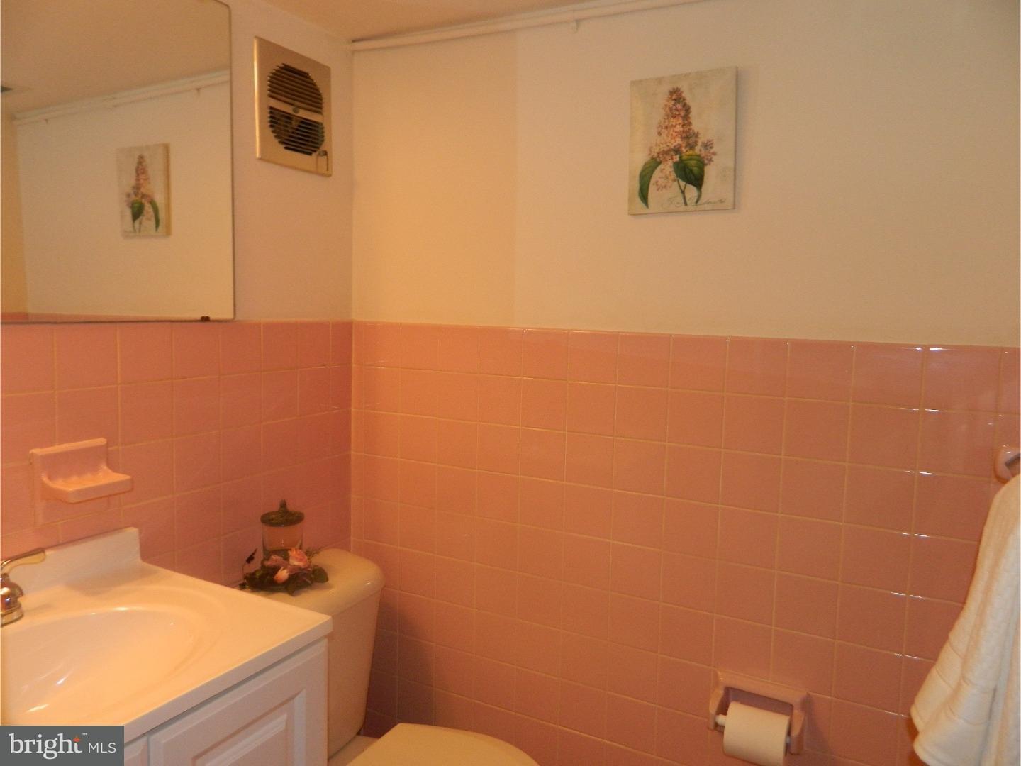 10828 Rayland Road Philadelphia, PA 19154 - Photo 12 of 16 Gallery Image 12