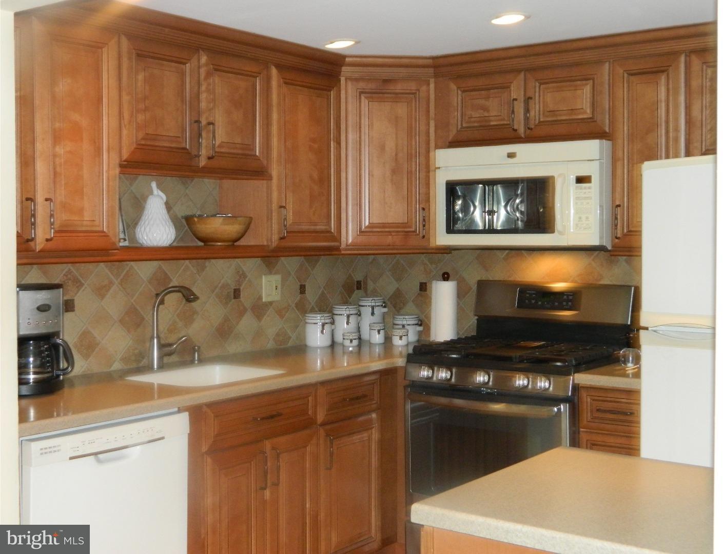 10828 Rayland Road Philadelphia, PA 19154 - Photo 5 of 16 Gallery Image 5