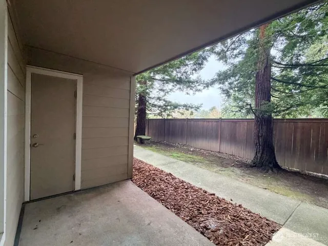 $2,600 | 4316 West Lake Sammamish Parkway Southeast, Unit H104, Issaquah, WA 98027