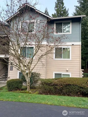$2,600 | 4316 West Lake Sammamish Parkway Southeast, Unit H104, Issaquah, WA 98027