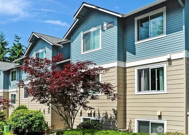$2,600 | 4316 West Lake Sammamish Parkway Southeast, Unit H104, Issaquah, WA 98027