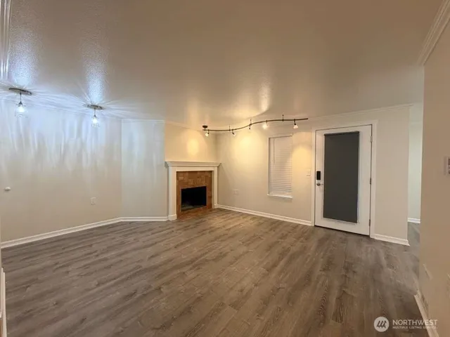 $2,600 | 4316 West Lake Sammamish Parkway Southeast, Unit H104, Issaquah, WA 98027