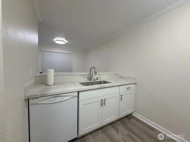 $2,600 | 4316 West Lake Sammamish Parkway Southeast, Unit H104, Issaquah, WA 98027