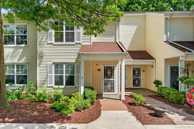 $310,000 | 307 Gazebo Court, New Windsor, NY 12553