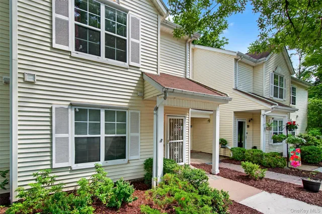 $310,000 | 307 Gazebo Court, New Windsor, NY 12553