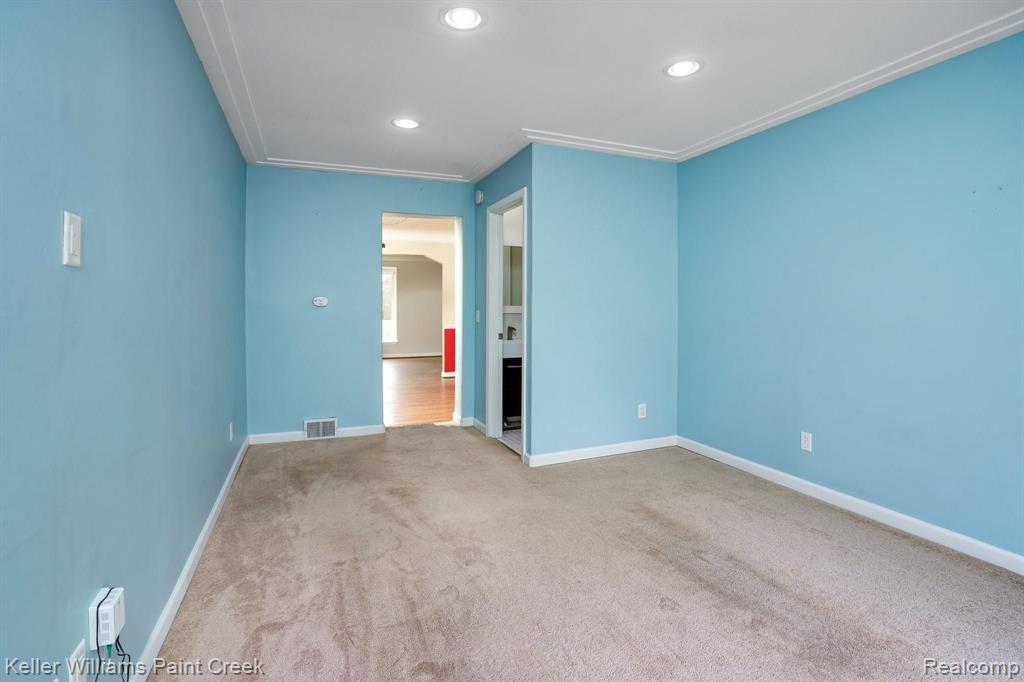 1218 Hampton Road Grosse Pointe, MI 48236 - Photo 9 of 24