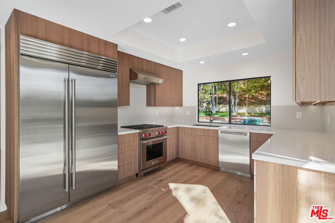 10429 Windtree Drive Los Angeles, CA 90077 - Photo 11 of 20