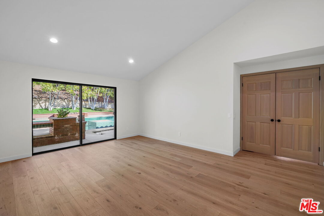 10429 Windtree Drive Los Angeles, CA 90077 - Photo 17 of 20