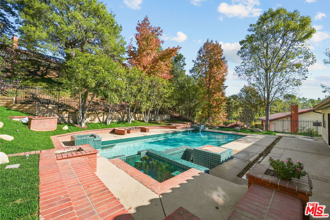 10429 Windtree Drive Los Angeles, CA 90077 - Photo 18 of 20