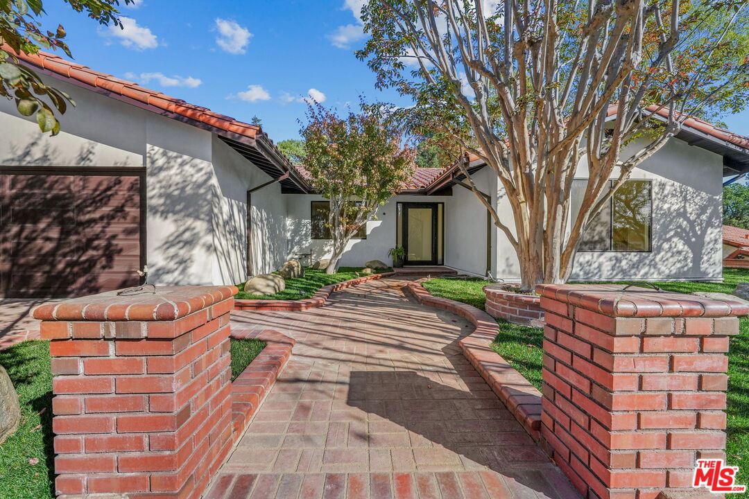 10429 Windtree Drive Los Angeles, CA 90077 - Photo 2 of 20