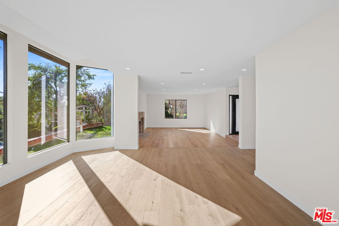 10429 Windtree Drive Los Angeles, CA 90077 - Photo 7 of 20