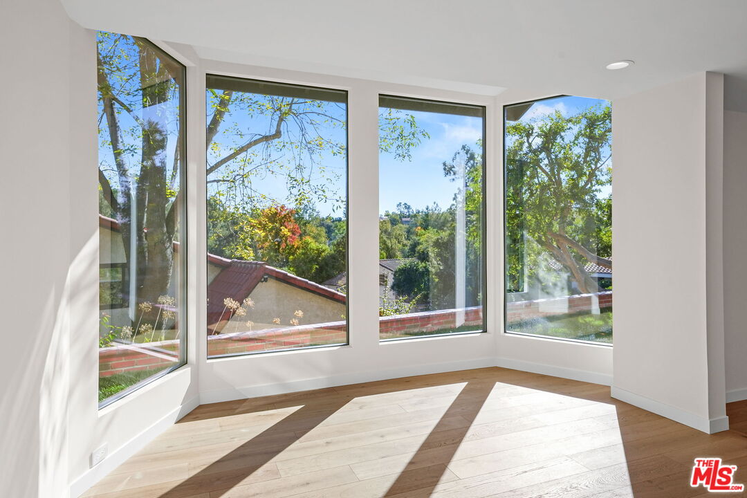 10429 Windtree Drive Los Angeles, CA 90077 - Photo 8 of 20