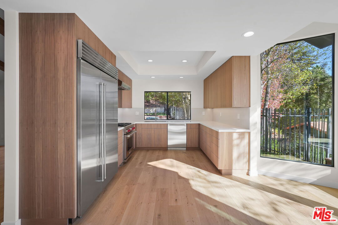 10429 Windtree Drive Los Angeles, CA 90077 - Photo 9 of 20