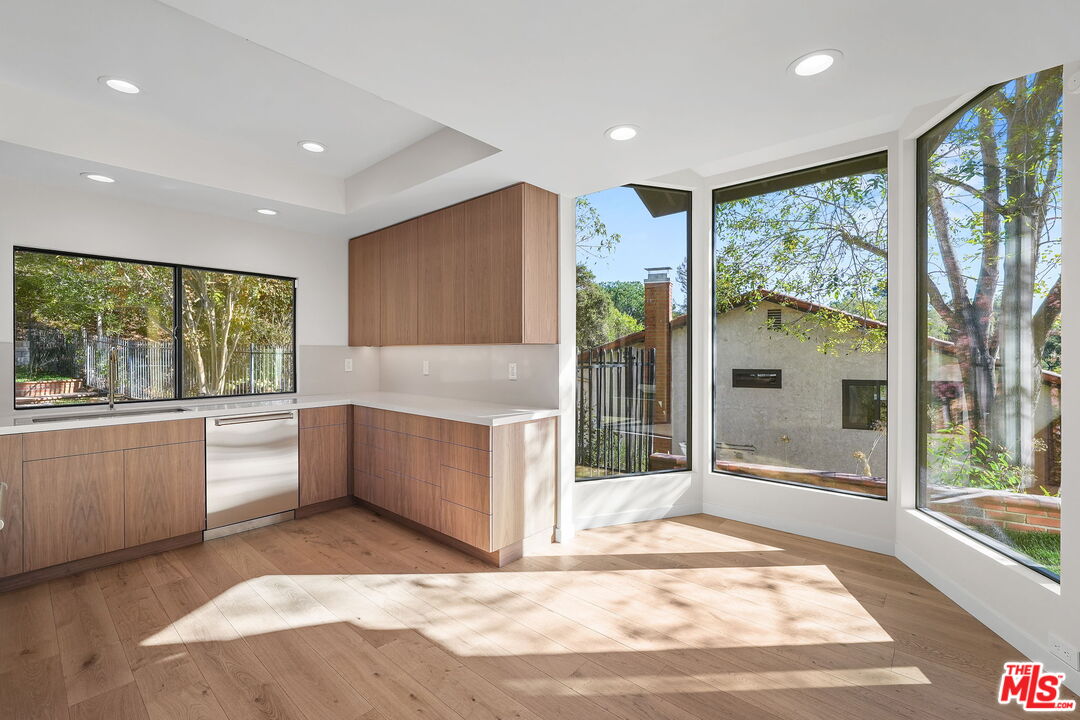 10429 Windtree Drive Los Angeles, CA 90077 - Photo 10 of 20