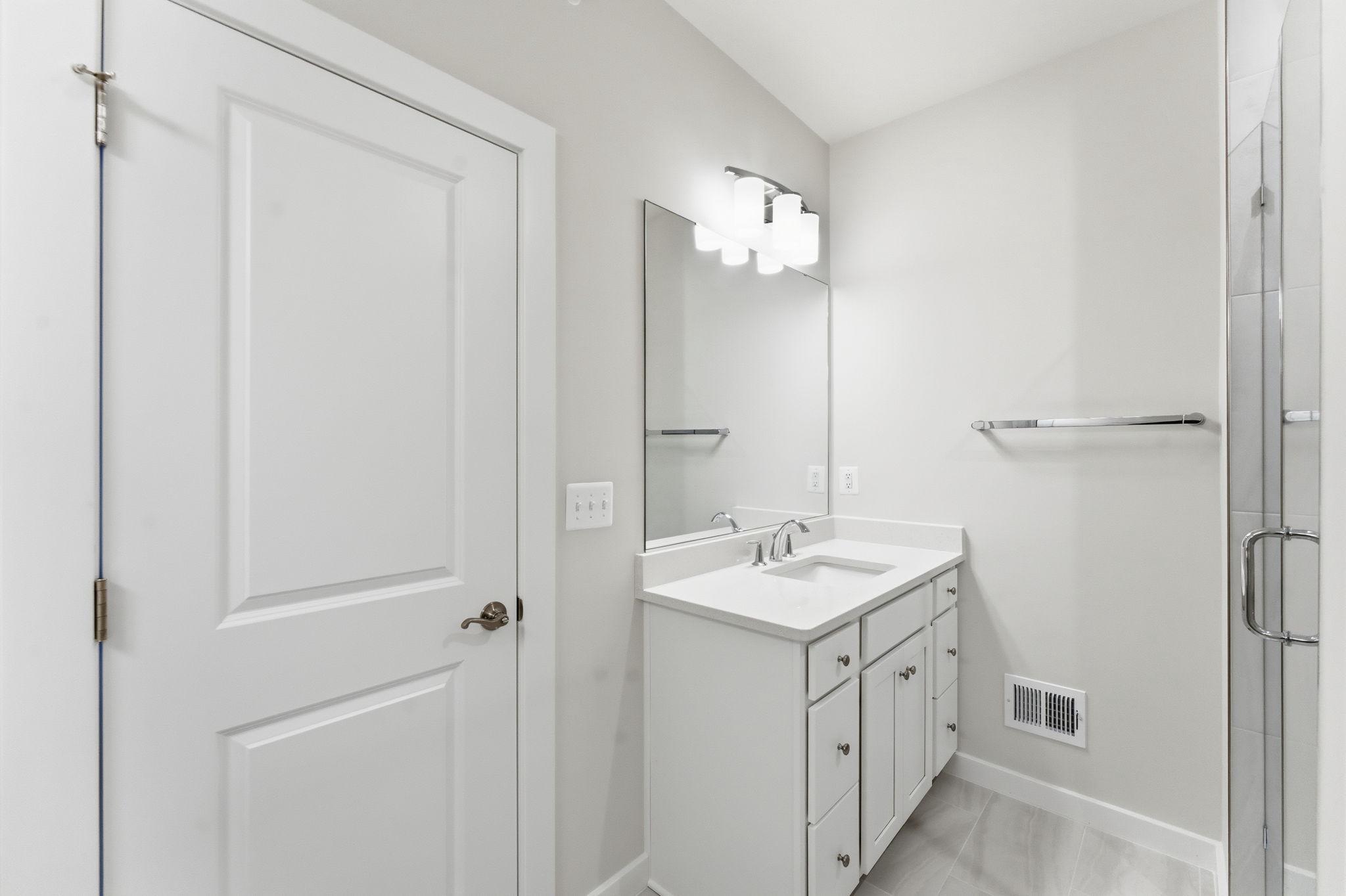 2136 Glacier Road Herndon, VA 20170 - Photo 25 of 79 Primary Bathroom