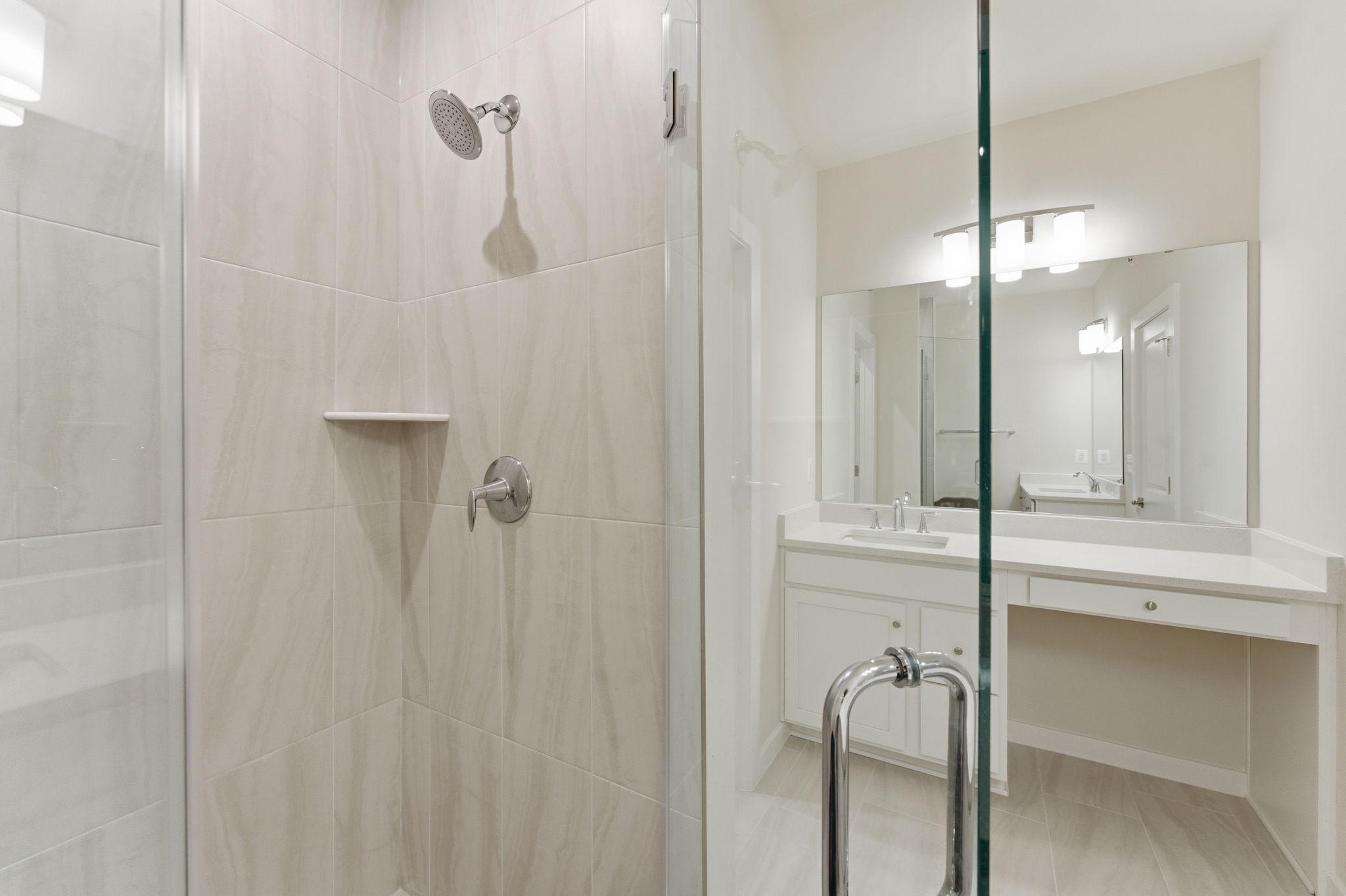 2136 Glacier Road Herndon, VA 20170 - Photo 26 of 79 Primary Bathroom