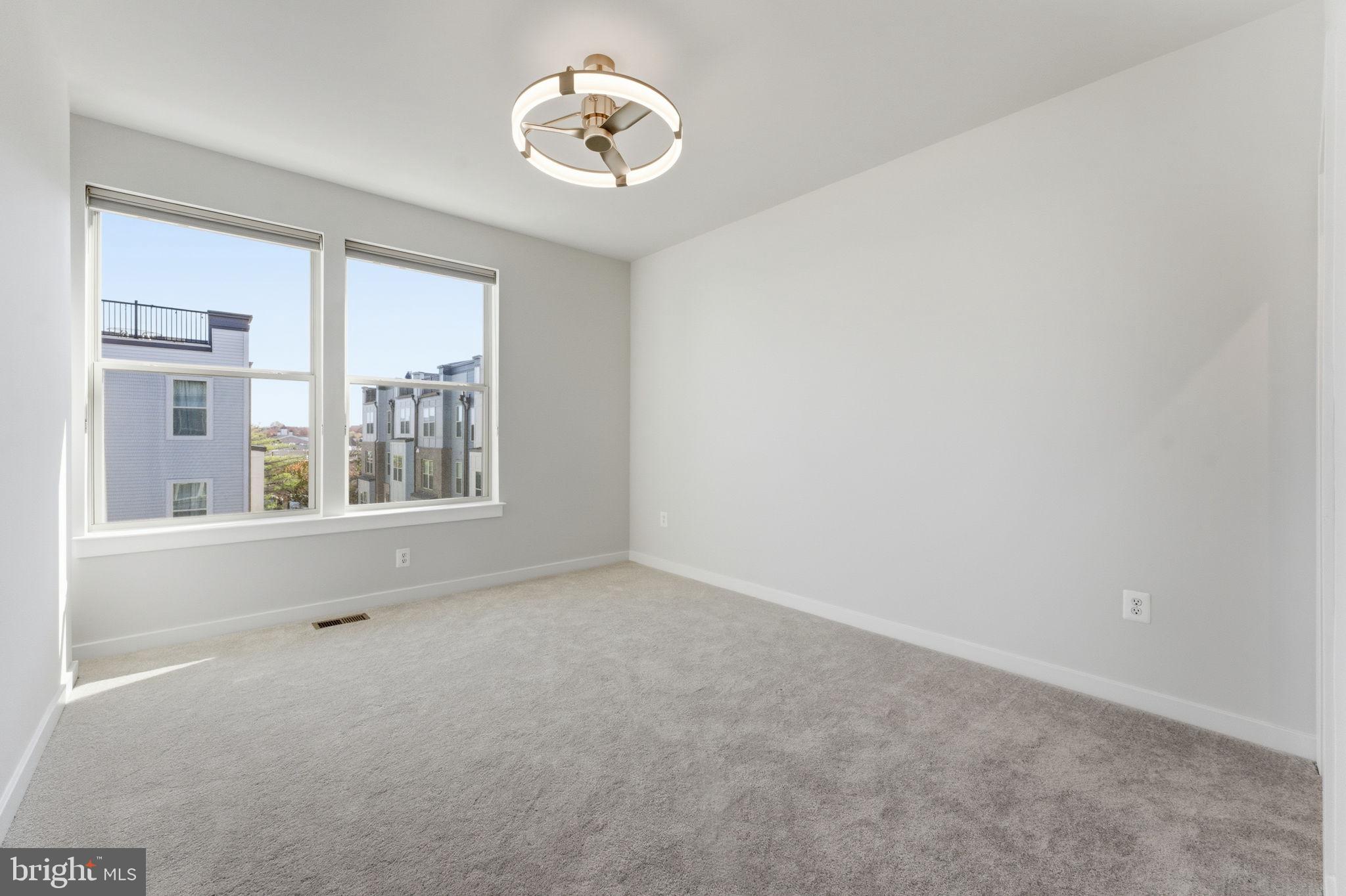 2136 Glacier Road Herndon, VA 20170 - Photo 35 of 79