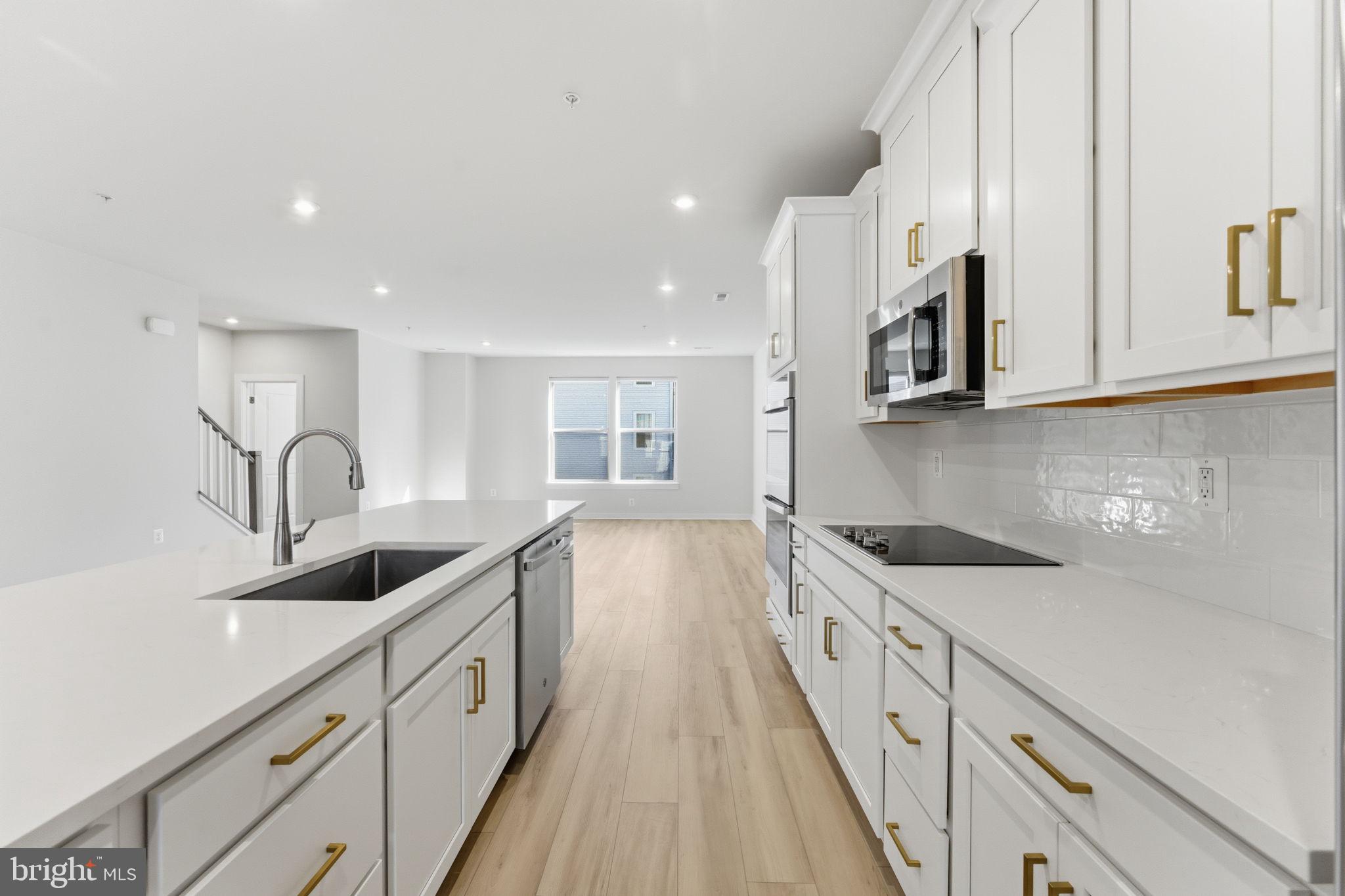 2136 Glacier Road Herndon, VA 20170 - Photo 7 of 79