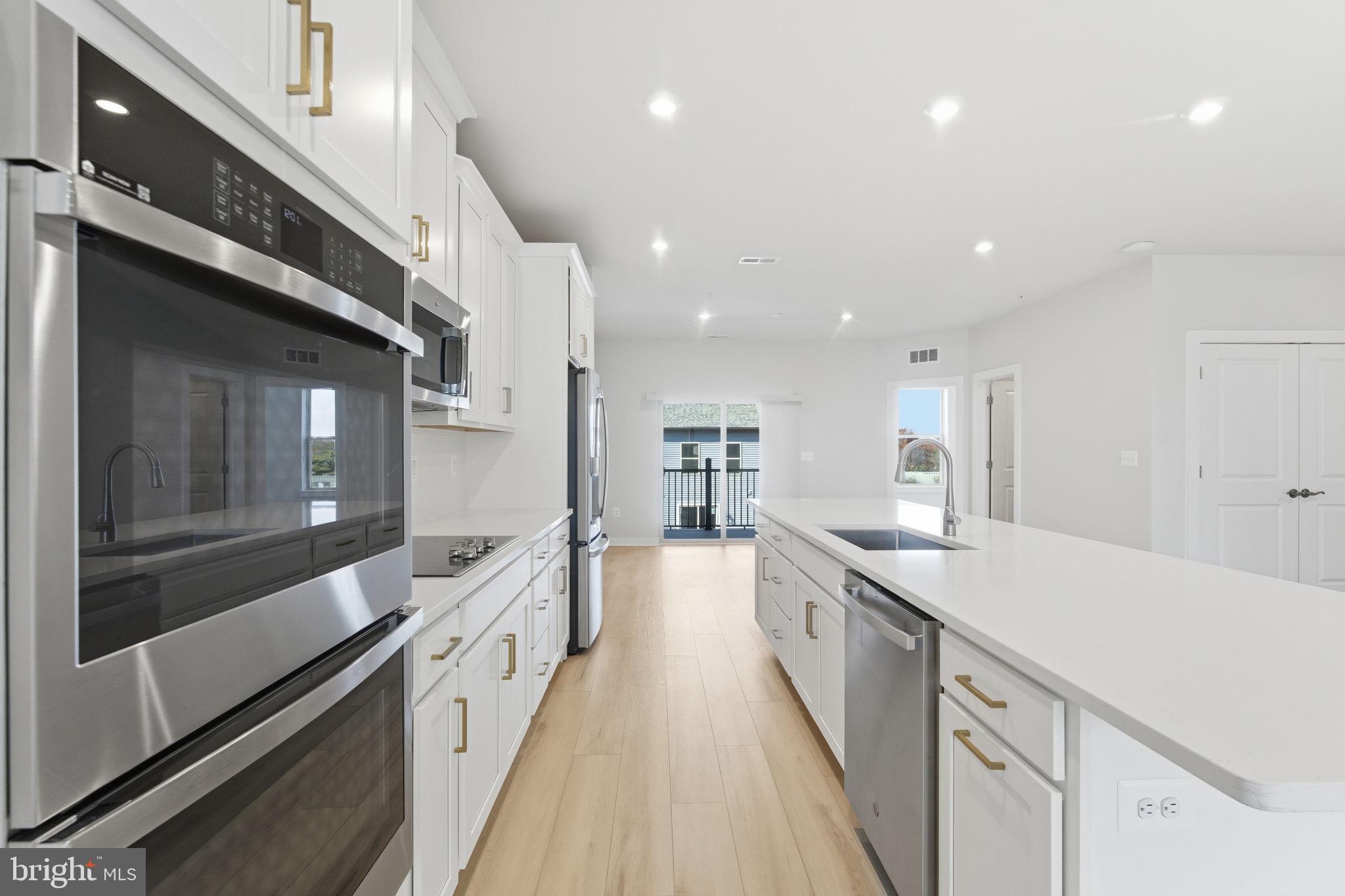 2136 Glacier Road Herndon, VA 20170 - Photo 10 of 79 a large kitchen with a large counter top and stainless steel appliances