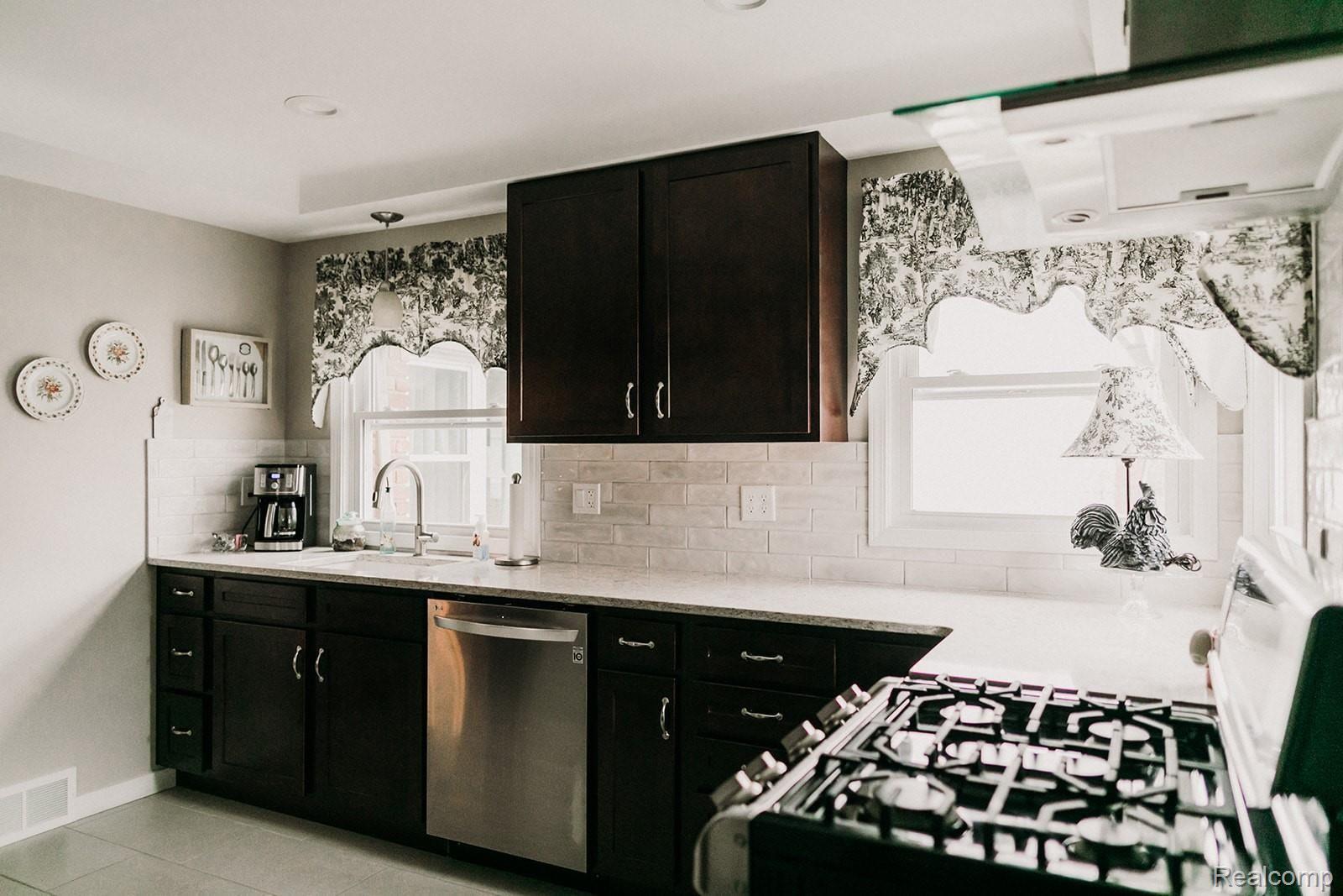 15942 Meadowbrook Road Redford, MI 48239 - Photo 24 of 45 erinhannumphotography_15942Meadowbrook-24.jpg