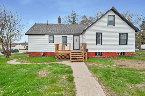 $154,900 | 307 Ogden Street, Marinette, WI 54143