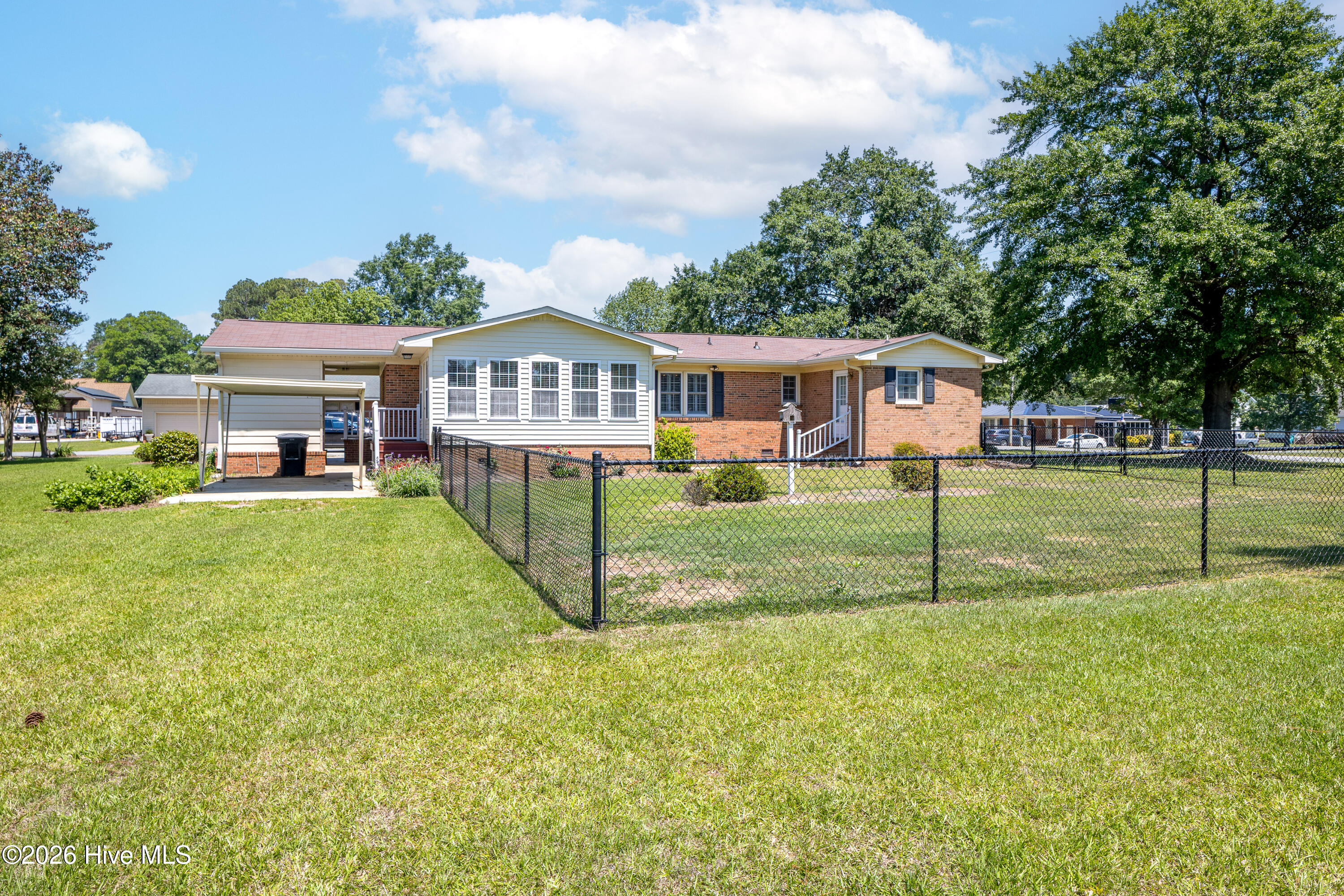 402 Willow Road Clinton, NC 28328 - Photo 2 of 31 402 Willow St15