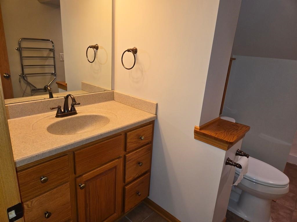 5563 Stockton Drive Rockford, IL 61109 - Photo 18 of 29 a bathroom with a sink a toilet and mirror