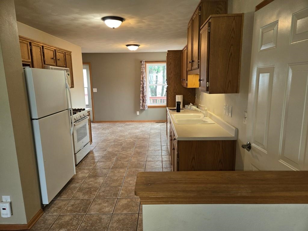 5563 Stockton Drive Rockford, IL 61109 - Photo 6 of 29 a bathroom with a sink a mirror and a shower